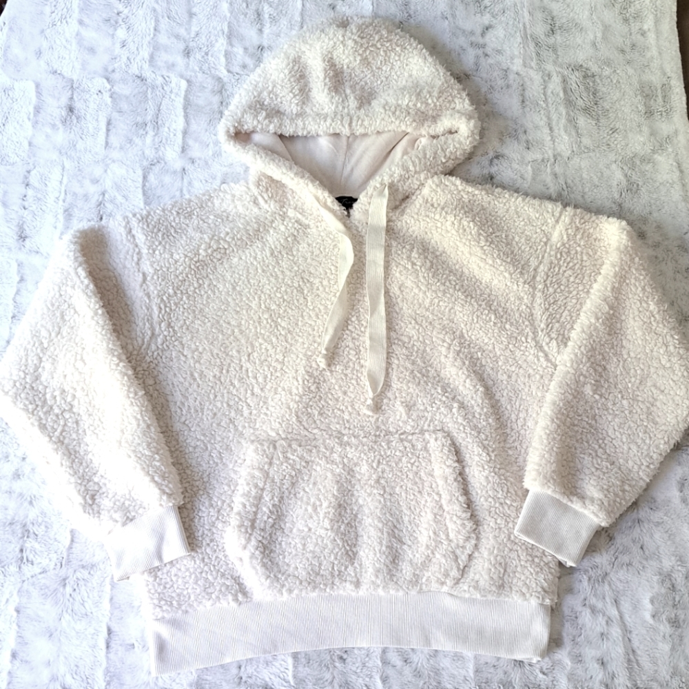 Love Tree cream teddy bear Look Soft Warm hooded sweatshirt. Size M.